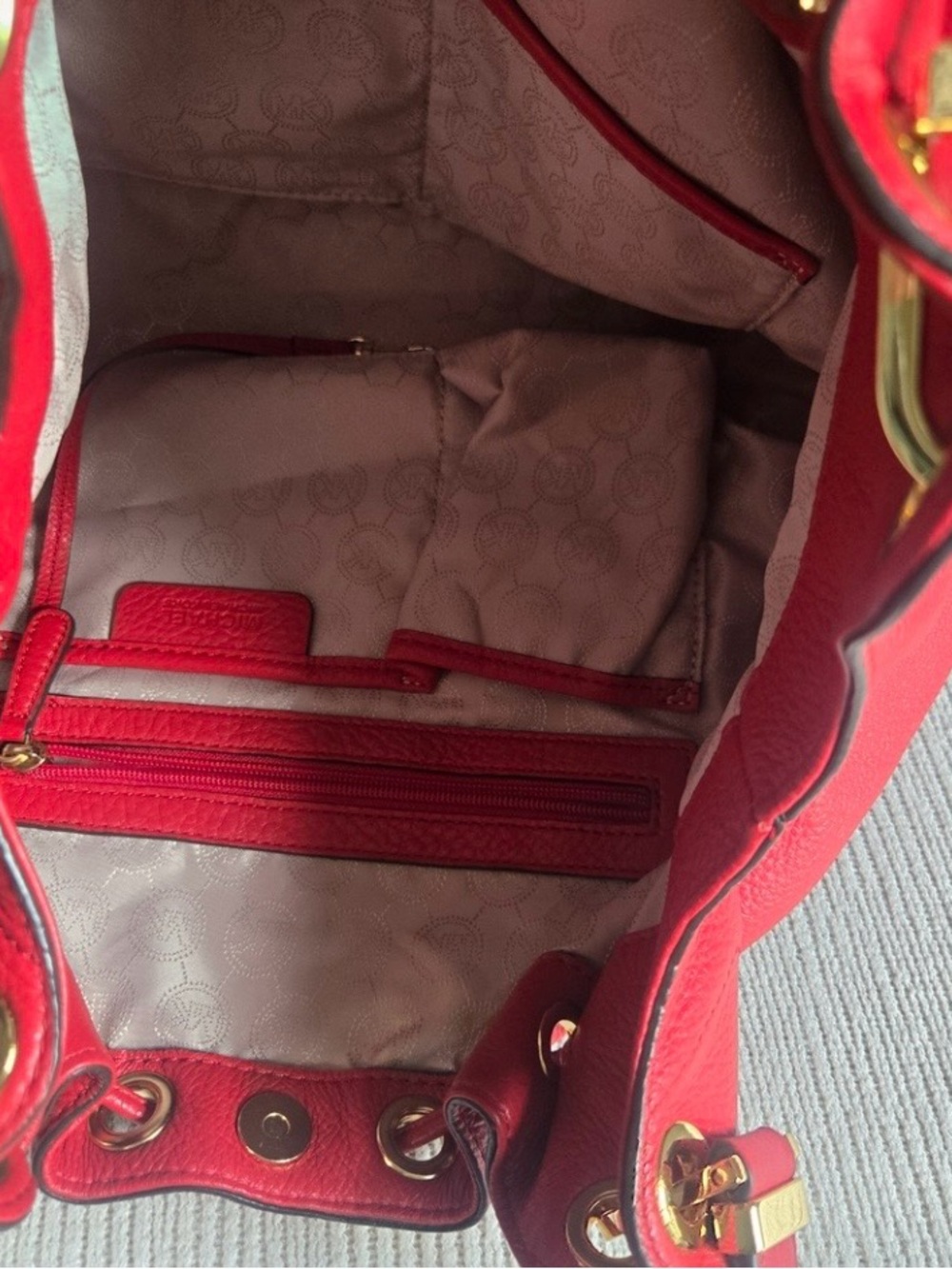Michael Kors Red Leather Shoulder Bag with Gold Hardware like new - Picture 9 of 12